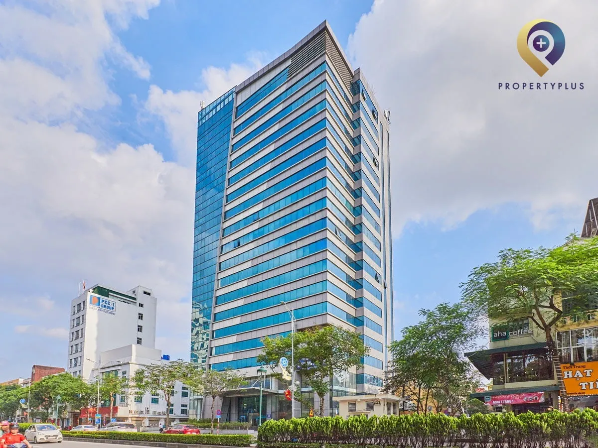 Toàn cảnh tòa nhà Trico-Building nhìn từ góc phố Nguyễn Văn Cừ